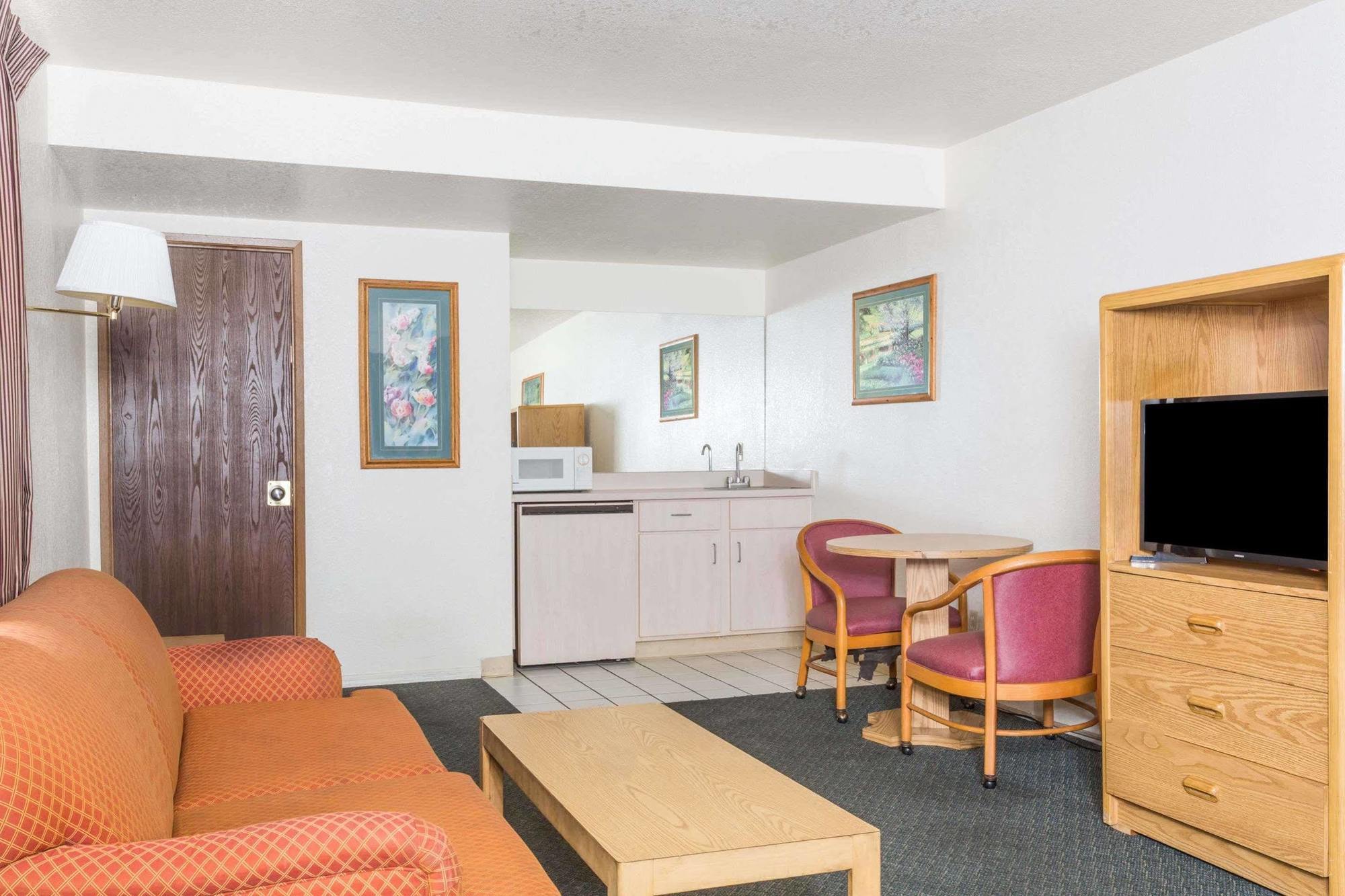 Super 8 By Wyndham Phoenix Metro North Eksteriør billede